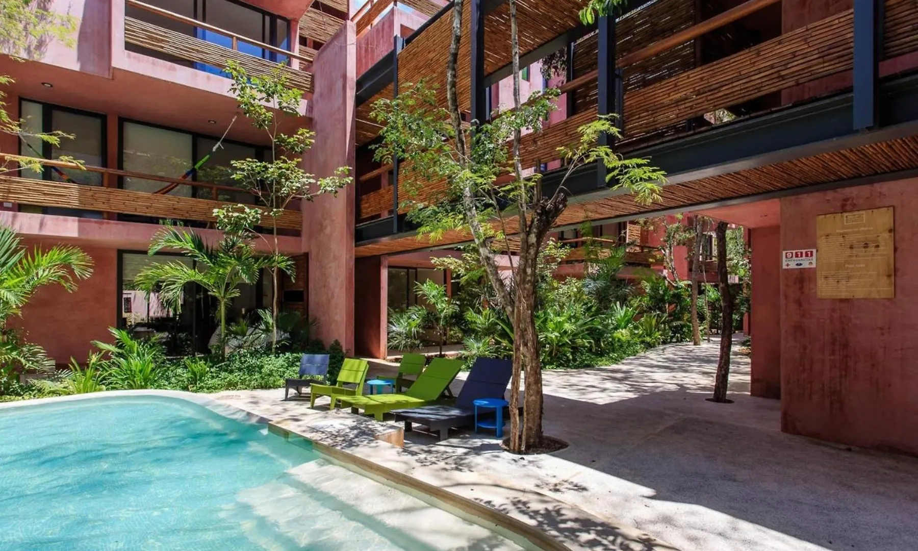 Vibrant Condo, Fiberoptic Wifi, Workspace & A Pool Tulum 0*,  Mexique