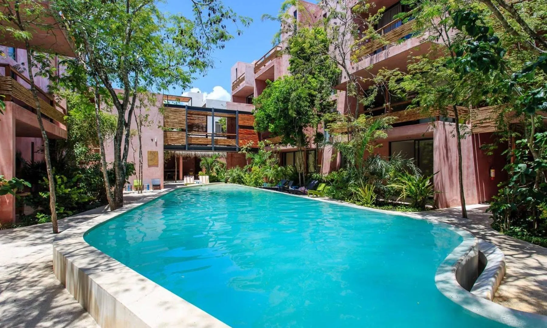 Vibrant Condo, Fiberoptic Wifi, Workspace & A Pool Tulum