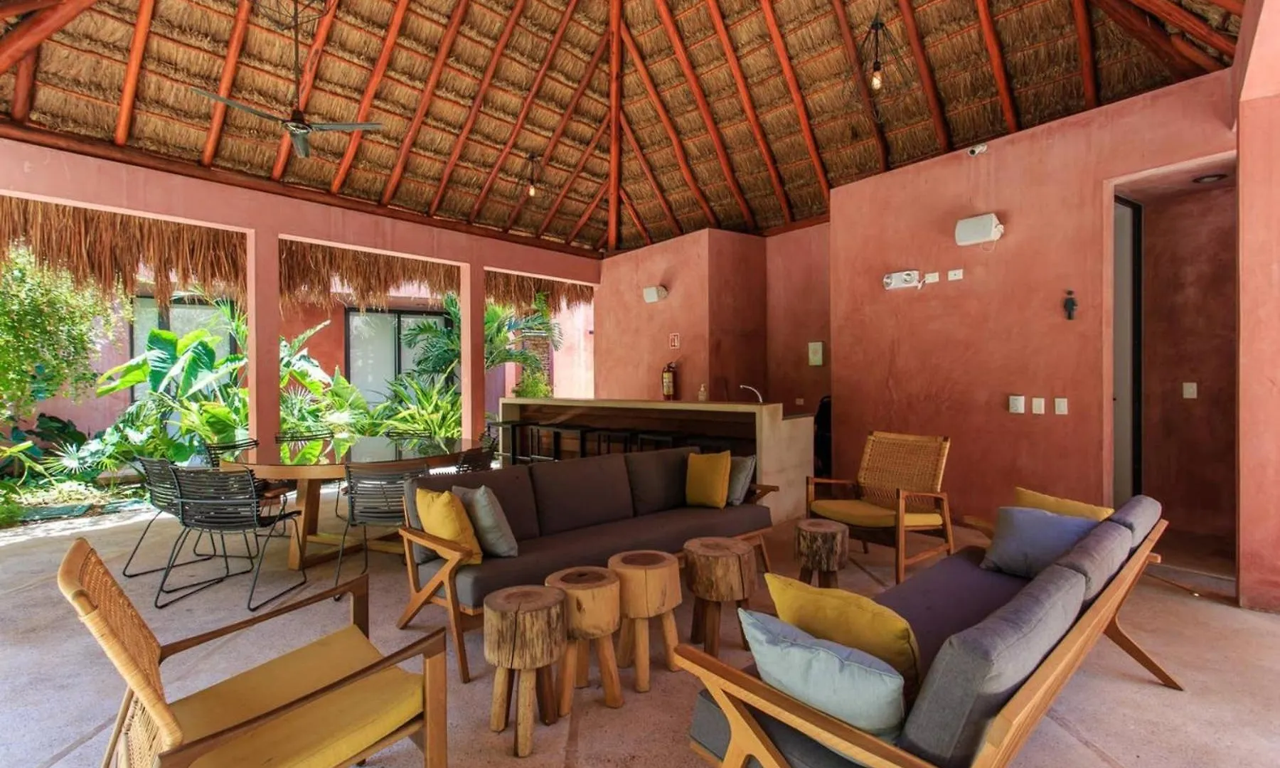 Vibrant Condo, Fiberoptic Wifi, Workspace & A Pool Tulum